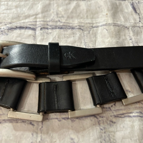 CALVIN KLEIN GORPCORE BLACK LEATHER WITH CHUNKY SILVER TONE CHAIN LINK BELT - Picture 3 of 9